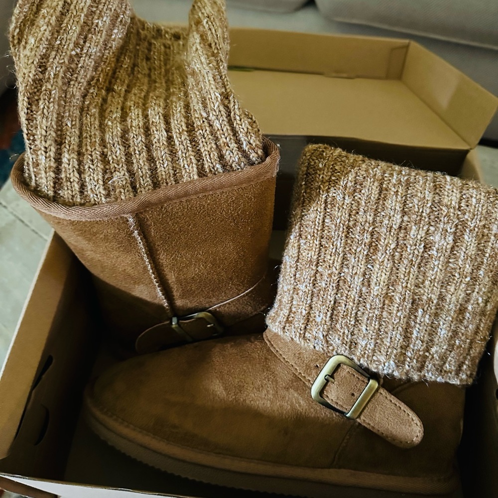 Chestnut lined boots. - Picture 2 of 7